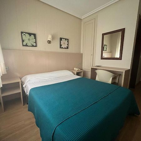 Hotel La Basilica Venta de Baños Kültér fotó